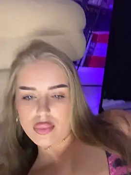 AubrieleRouj1's cam snapshot