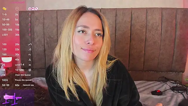 LanaMills_'s cam snapshot