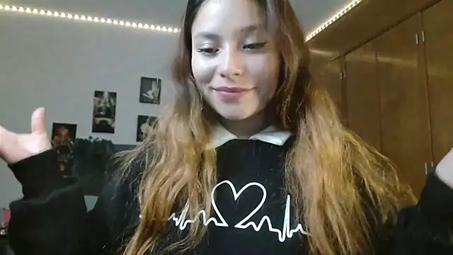 3littleschoolteens's cam snapshot