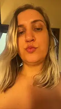 Bia_sexynovaes live sex cam