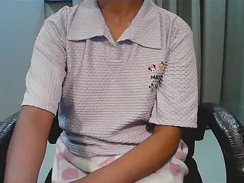 short_girl_'s cam snapshot