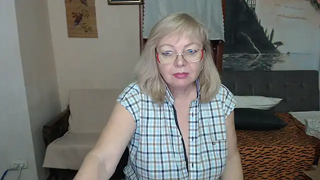 EvelynLoveShy's cam snapshot