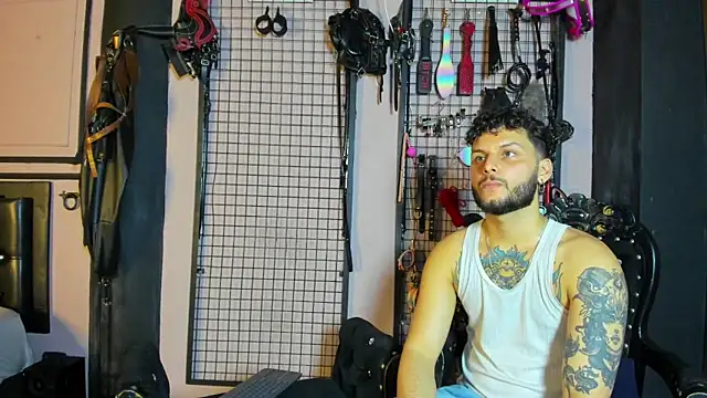 Twisted_Fantasy live sex cam