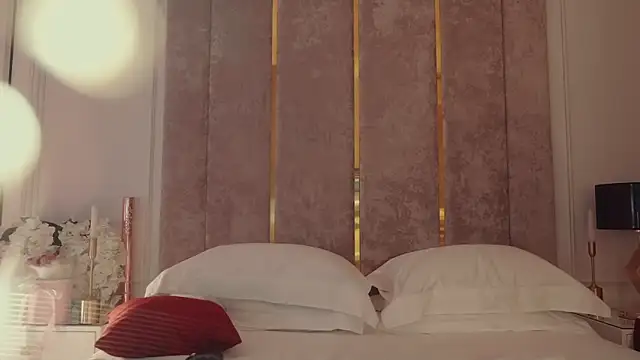 MilaDYstarlight live sex cam