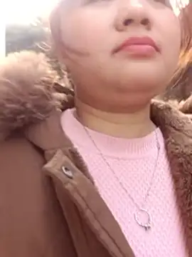 Bee-bgolden live sex cam