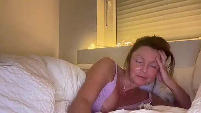 AnnaSophiaX live sex cam