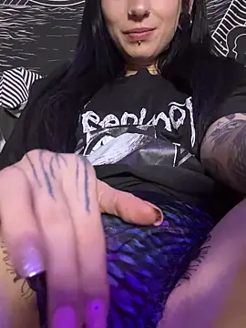 MissMidnightUK live sex cam