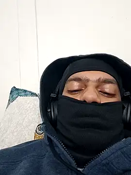 UncutLund live sex cam