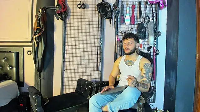 Twisted_Fantasy live sex cam