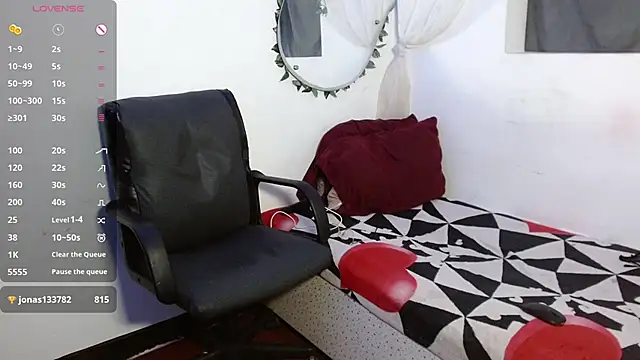 Luna-Naughty live sex cam