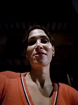 Irresistible24 live sex cam