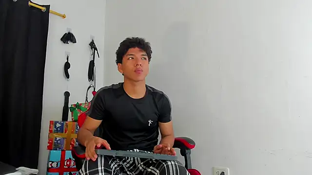 Maximiliano_Khalil live sex cam