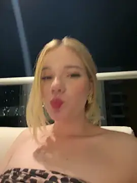 NicoleCut live sex cam