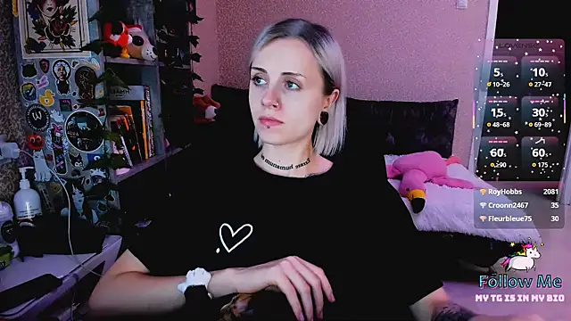 NaniMoore live sex cam