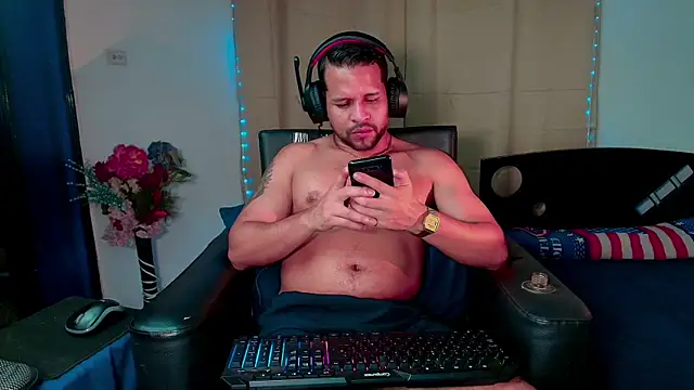 LucasGaeel live sex cam