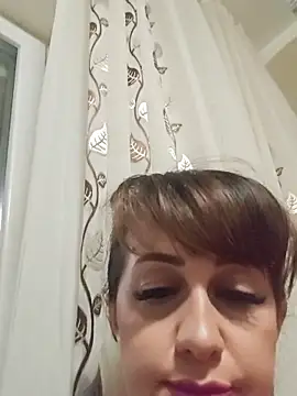 AvaDivaMilf live sex cam