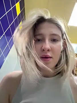 littlebitchesss live sex cam