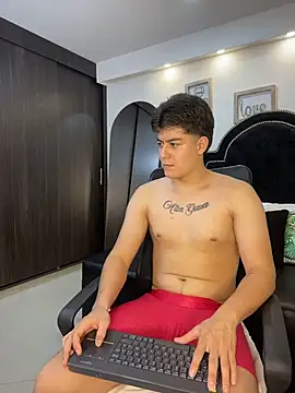 MaxxiCruzz live sex cam