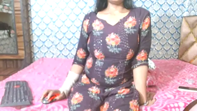 nikitahot3 live sex cam