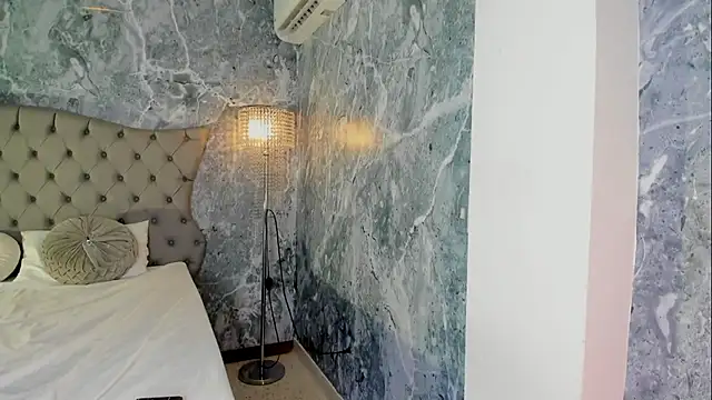 LucyLovelyy live sex cam