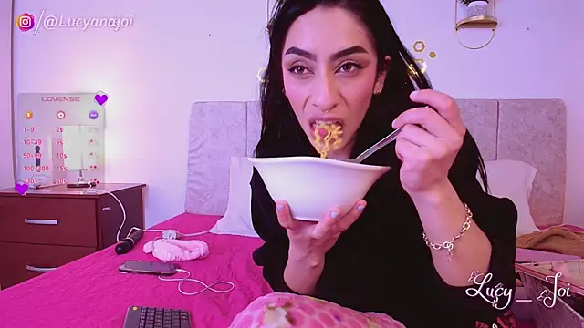 Lucyanajoi live sex cam