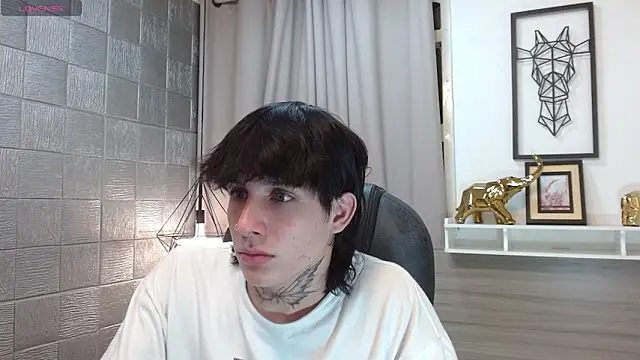 Iantwink18 live sex cam