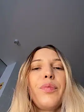 Adelina0001 live sex cam