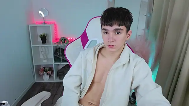 YamiTwink live sex cam