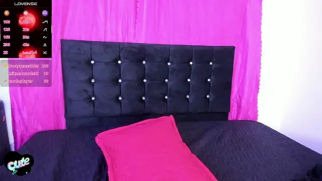 cutenaked_8 live sex cam