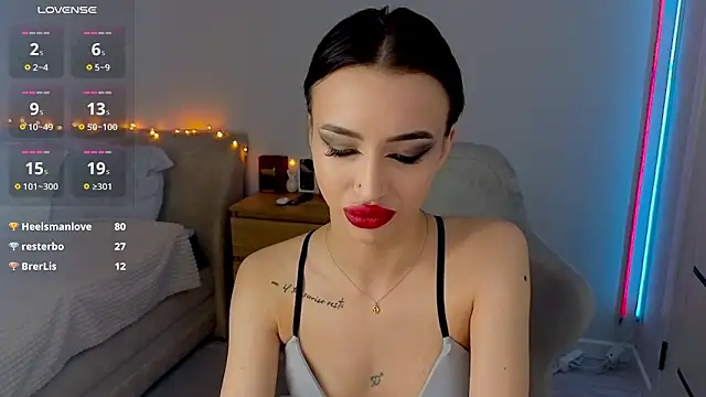 AdeleLaCr0ix live sex cam