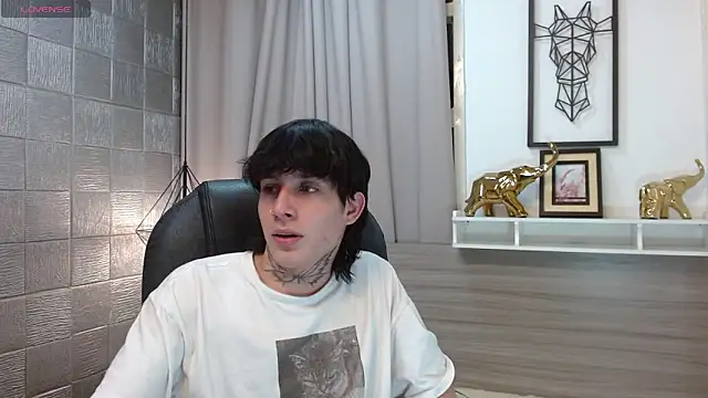 Iantwink18 live sex cam