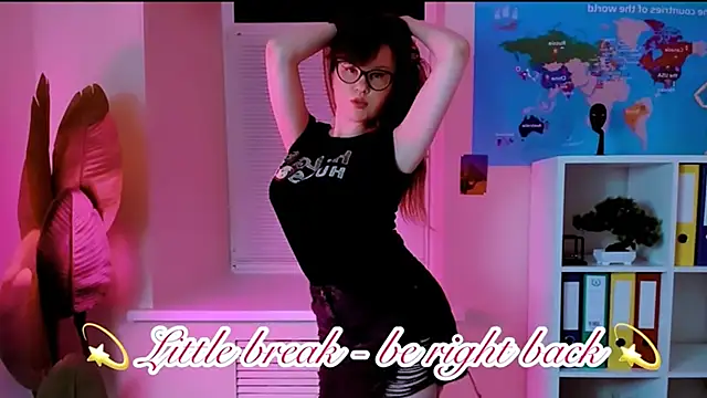 CarolGiggly live sex cam