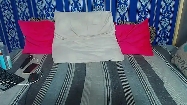 JUICEYLIPS333 live sex cam