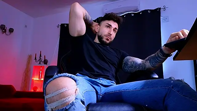 MightyAaron66 live sex cam