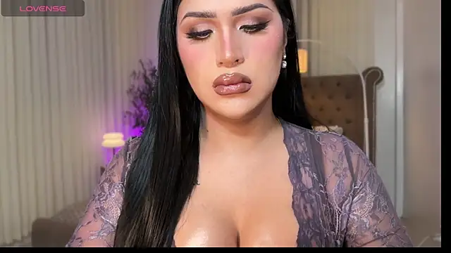 Your_Majesty_Tyra live sex cam