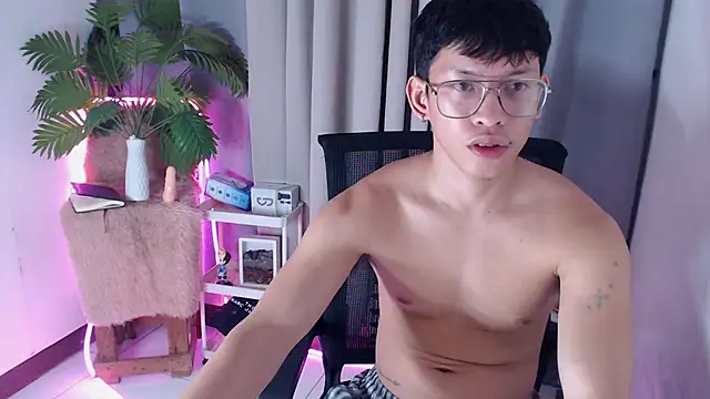 pinkcock_froi2305 live sex cam