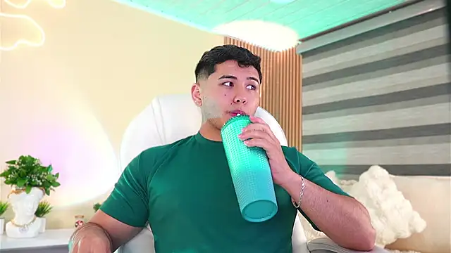 MatiasKorn live sex cam