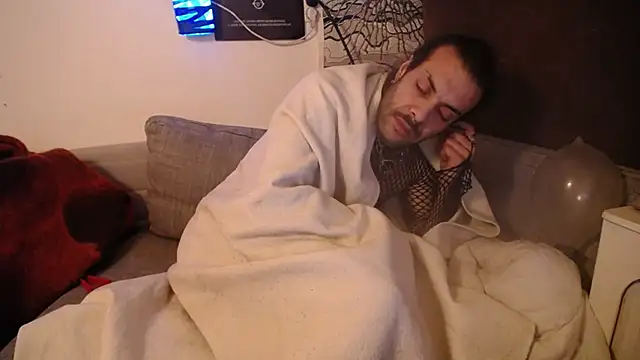 P4RtYBOII92 live sex cam