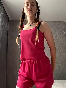 Holy_Poly live sex cam