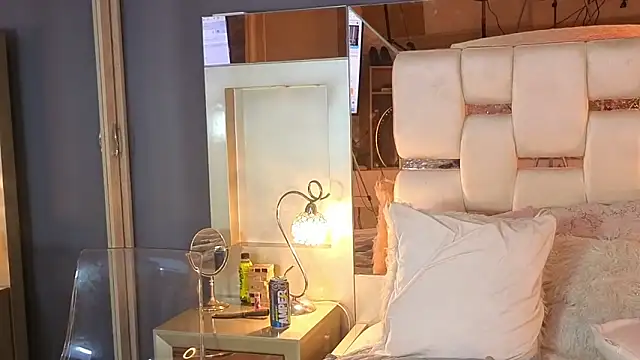 elizabethsecrett's cam snapshot