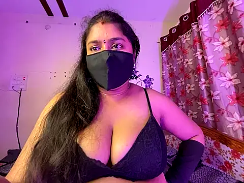 LouleyRanii live sex cam