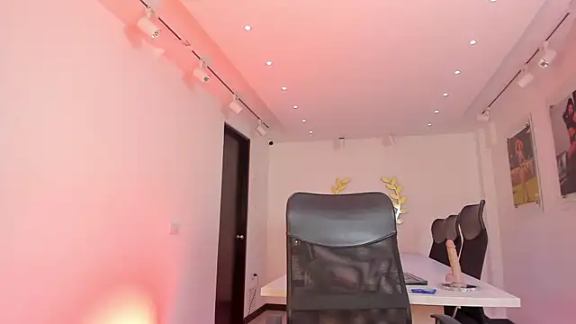 NairobiLee live sex cam