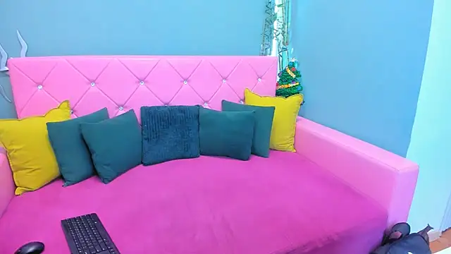 LauraSiin live sex cam