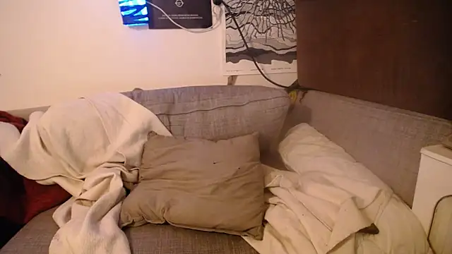 P4RtYBOII92 live sex cam