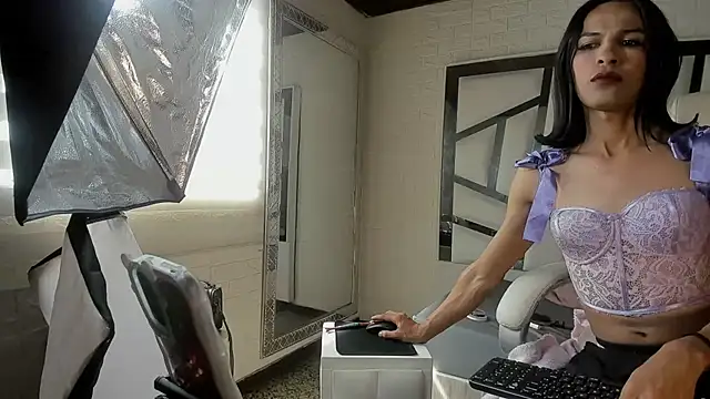 Aisha_hotts777 live sex cam