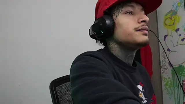 trieone live sex cam