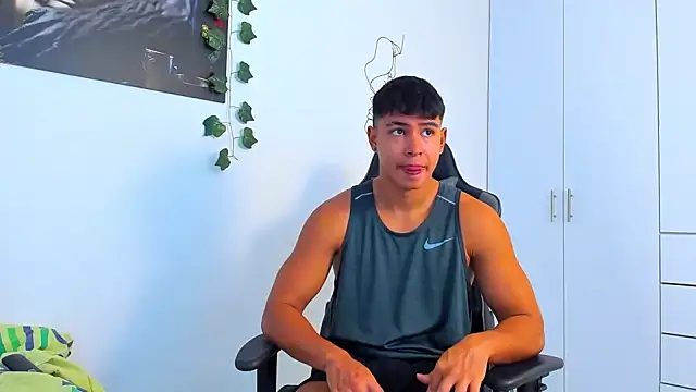 Bray_Kevin live sex cam