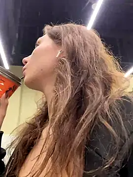 QuitieLia live sex cam