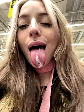 LoraaDoll live sex cam