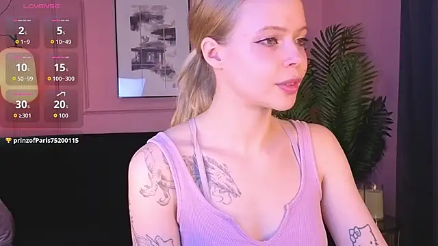 lucy_loy's cam snapshot